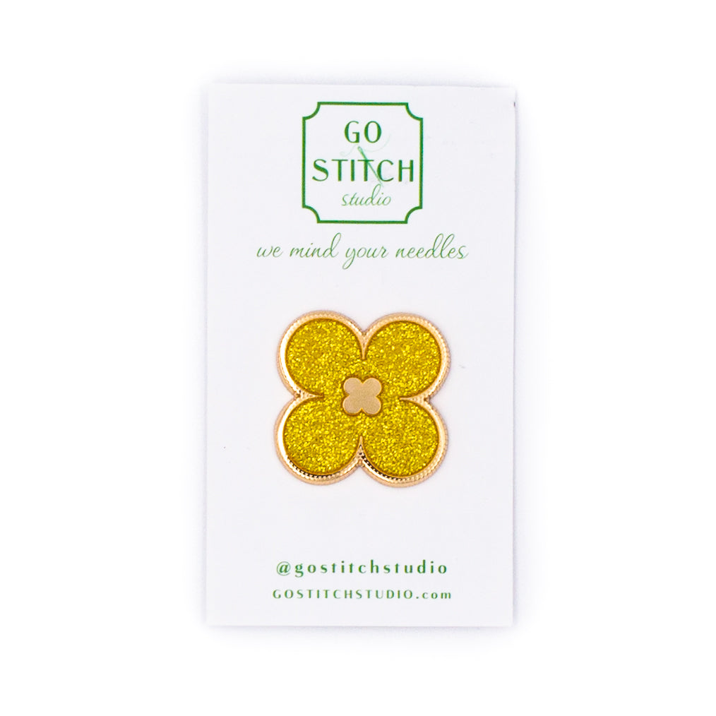 Gold Glitter Clover Needle Minder
