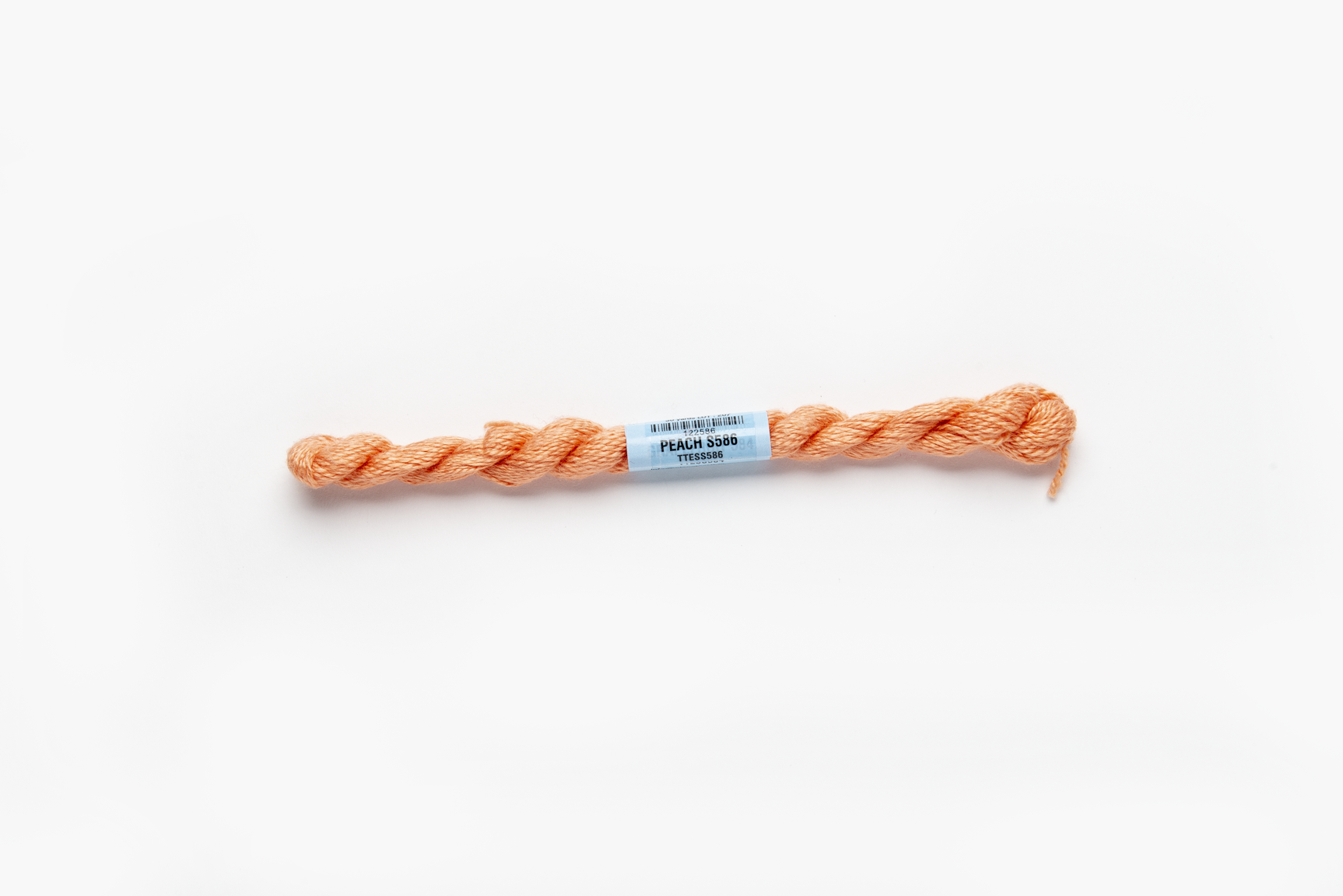 Essentials - 586 Peach — silk skein for needlepoint, 18 mesh